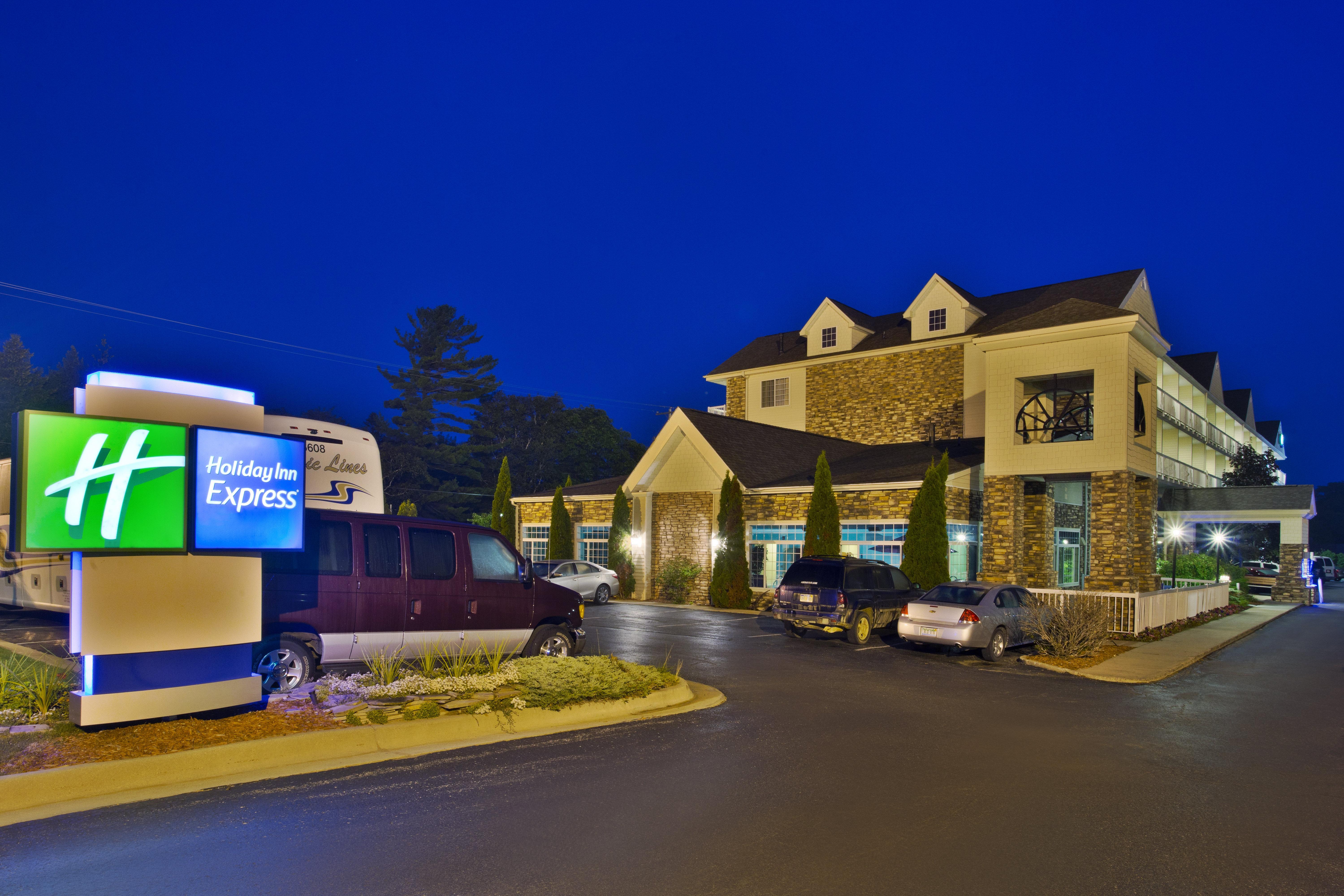 Holiday Inn Express Mackinaw City By Ihg Екстер'єр фото