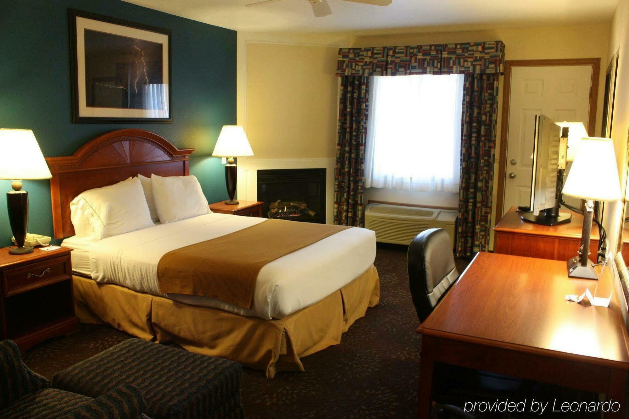 Holiday Inn Express Mackinaw City By Ihg Екстер'єр фото