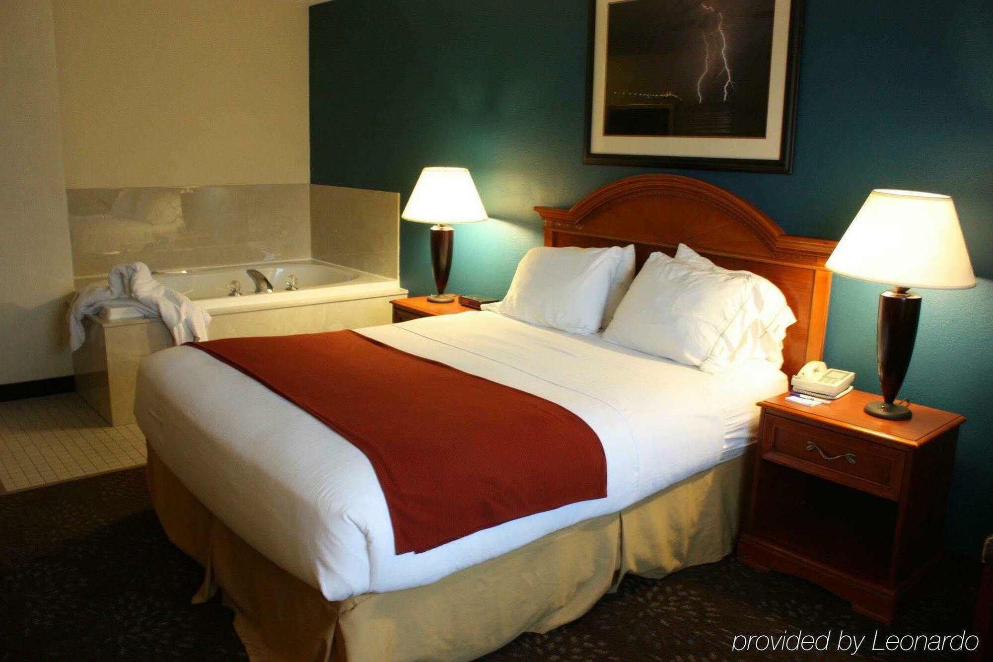 Holiday Inn Express Mackinaw City By Ihg Екстер'єр фото