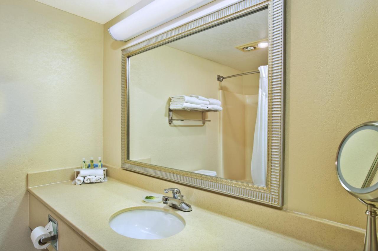 Holiday Inn Express Mackinaw City By Ihg Екстер'єр фото